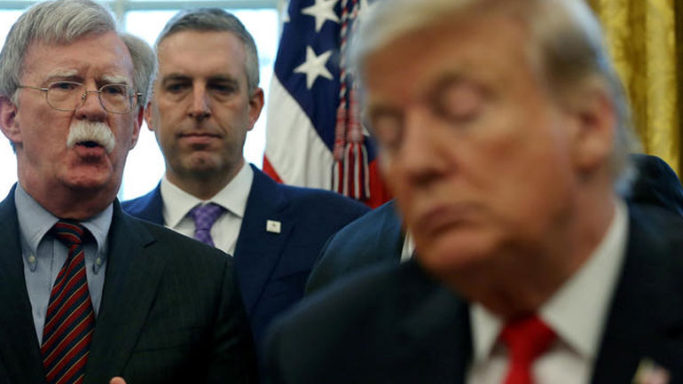 Ανοιχτό το ενδεχόμενο να καταθέσει ο Μπόλτον στη δίκη Τραμπ