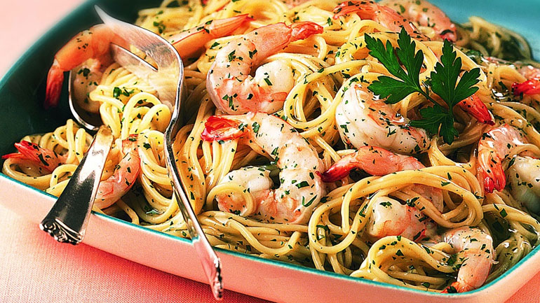 Λαχταριστή γαριδομακαρονάδα με σκόρδο