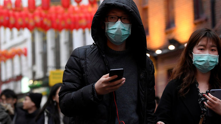 Να απομονωθούν ζητά το Λονδίνο από τους πολίτες που ταξίδεψαν από τη Γιουχάν