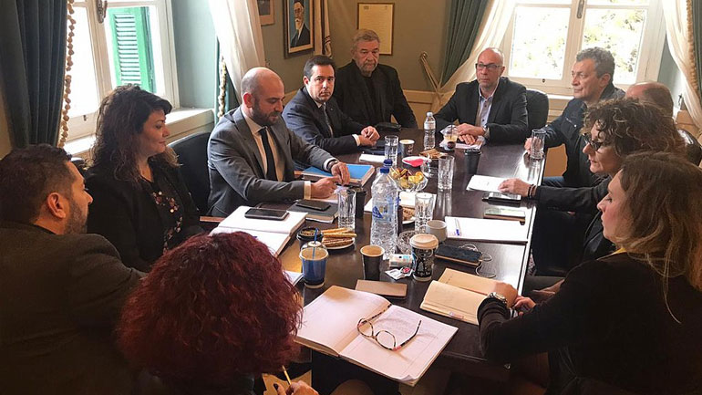 Στη Σάμο ο υπουργός Μετανάστευσης Νότης Μηταράκης