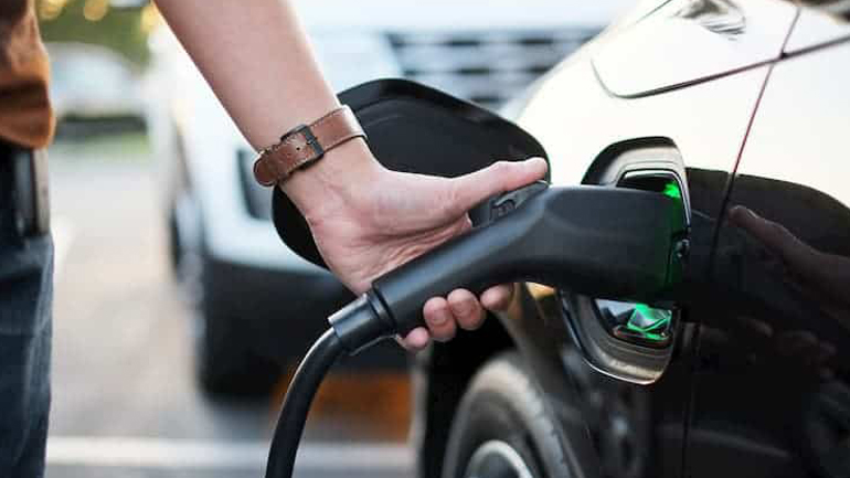 Αυτός είναι ο πρώτος ελληνικός φορτιστής ηλεκτρικών αυτοκινήτων