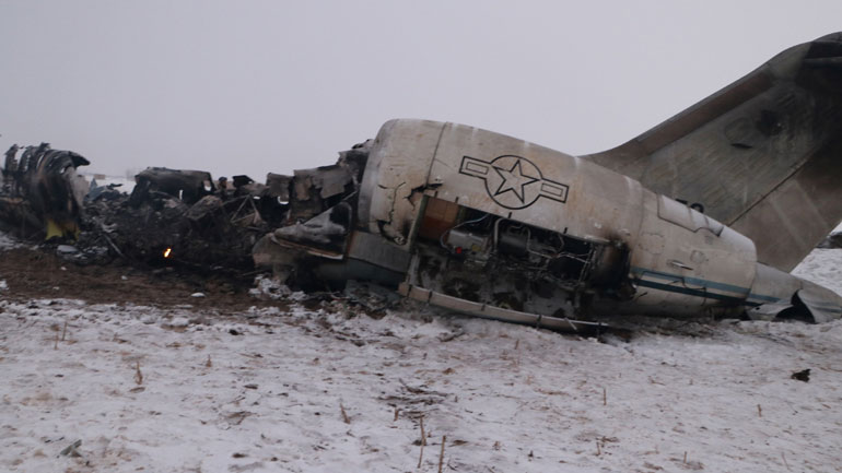 Ο αμερικανικός στρατός ανέσυρε τις σορούς των επιβαινόντων του αεροσκάφους που συνετρίβη στο Αφγανιστάν
