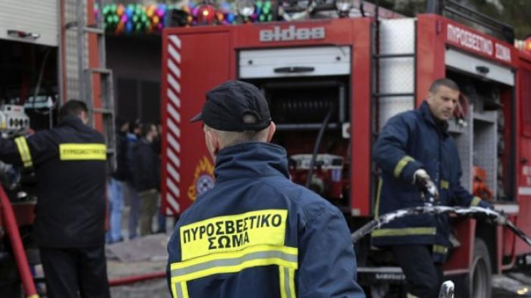 Θεσσαλονίκη: Υπό έλεγχο η φωτιά σε επιχείρηση στη Σίνδο