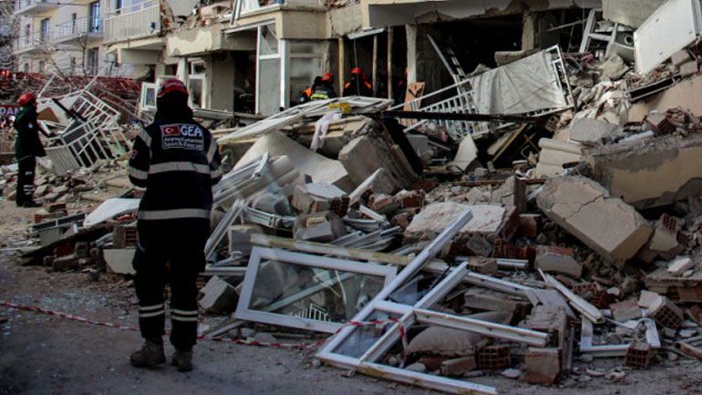 Ο σεισμός στην Τουρκία αφορμή κριτικής στον Ερντογάν