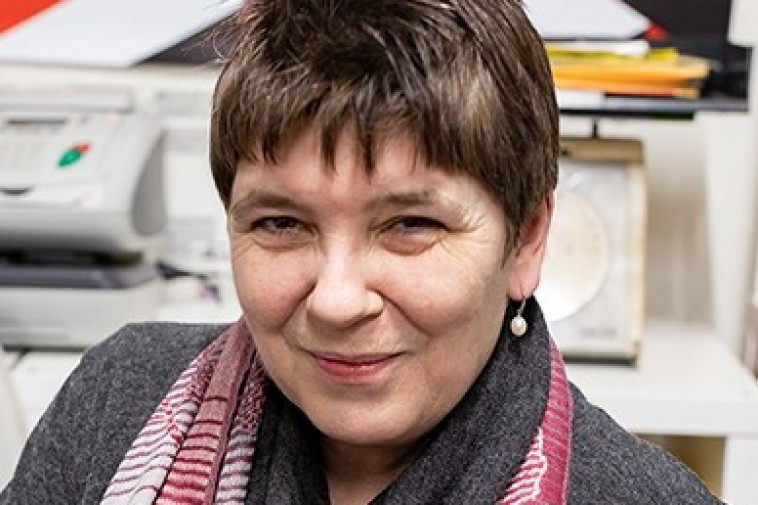 Η Ευρωβουλευτής, Κλερ Φοξ