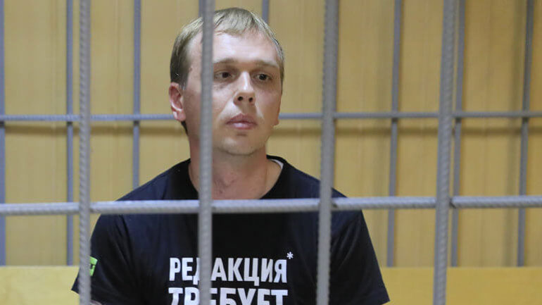 Ρωσία: Πρώην αστυνομικοί συνελήφθησαν επειδή επιχείρησαν να ενοχοποιήσουν δημοσιογράφο ως διακινητή ναρκωτικών