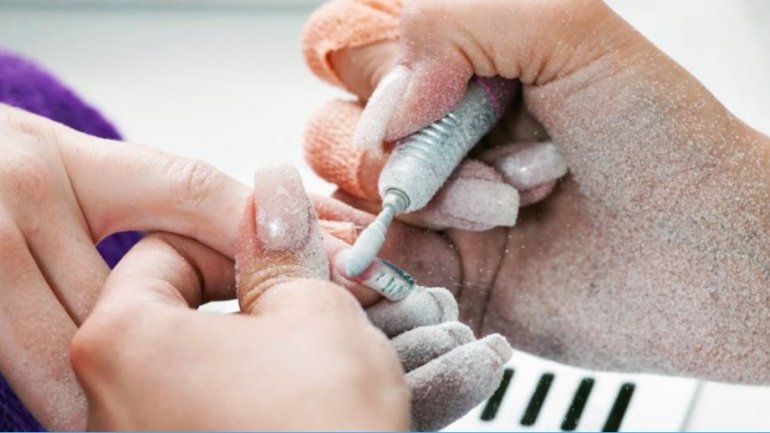 Πόσο επικίνδυνα είναι τα σαλόνια νυχιών για τους εργαζόμενους;