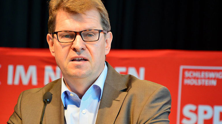 Γερμανία: Το ηγετικό στέλεχος των Σοσιαλδημοκρατών Ραλφ Στέγκνερ αμφισβητεί ότι το AfD είναι δημοκρατικό κόμμα