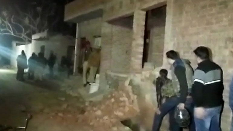 Τουλάχιστον 20 άνθρωποι κρατούνται όμηροι σε χωριό στη βόρεια Ινδία