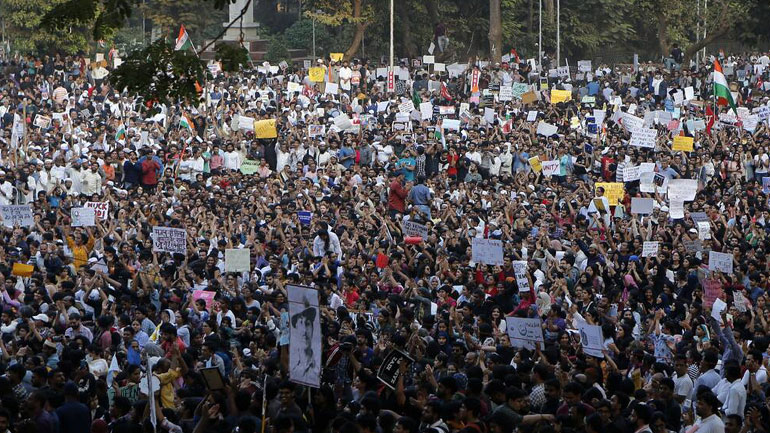 Φοιτητής στην Ινδία τραυματίστηκε από πυρά εναντίον διαδηλωτών