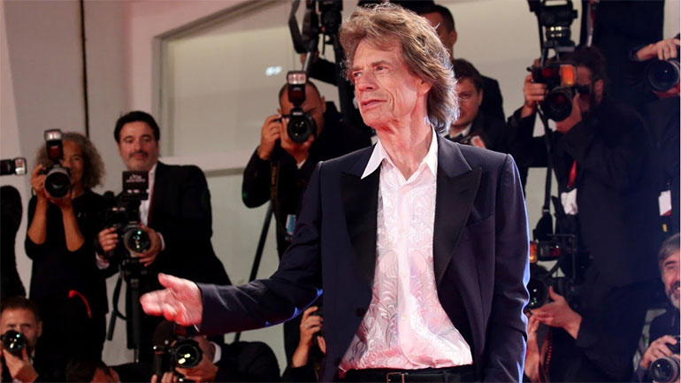 Ο Μικ Τζάγκερ στον ρόλο ενός σατανικού εμπόρου έργων τέχνης