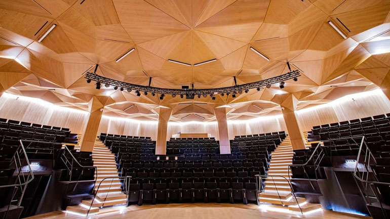 Το νέο υπερσύγχρονο, πλήρως ανακαινισμένο αμφιθέατρο της Τεχνόπολης «Μιλτιάδης Έβερτ» άνοιξε τις πόρτες του