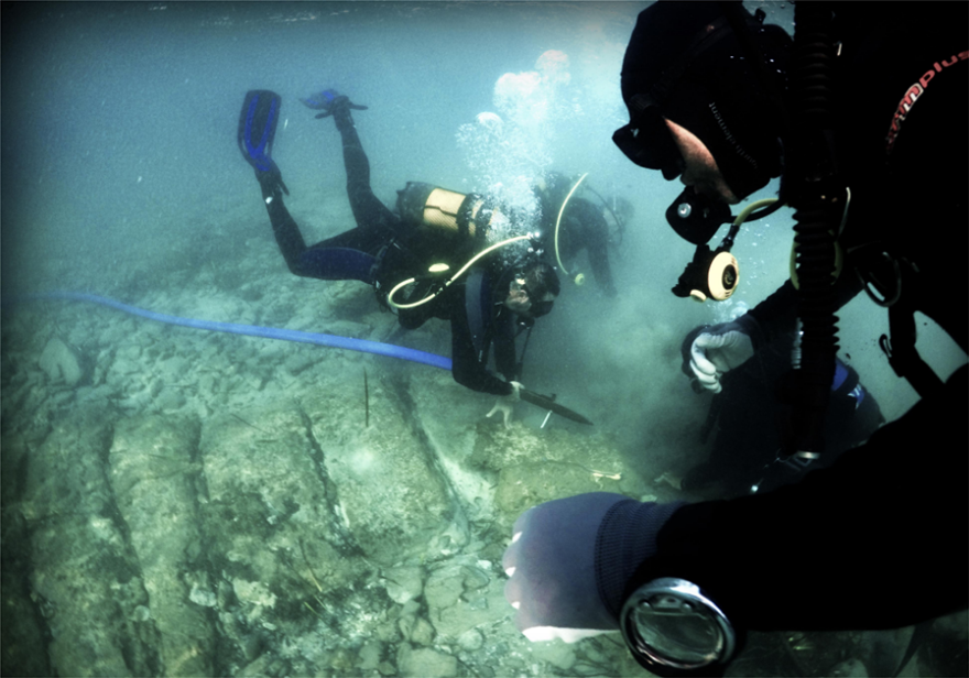 Καθαρισμός αρχαίων δομών στον όρμο του Πόρου για την επίτευξη καλύτερης αποτύπωσης