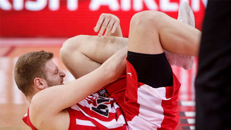 Ολυμπιακός: Μεγάλο πλήγμα με τον Χαραλαμπόπουλο-Χάνει το υπόλοιπο της σεζόν!