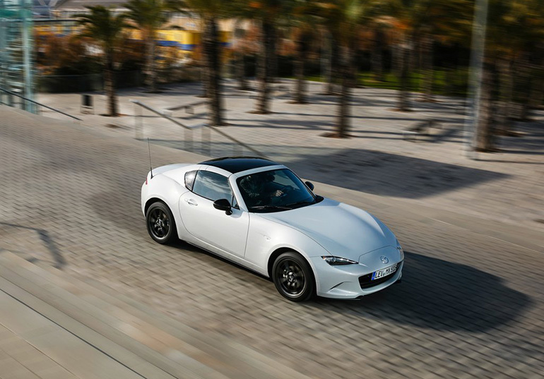 Η Mazda ξεκίνησε πολύ δυνατά στην Ελλάδα (στη φωτό το MX-5)