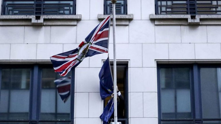 Η πρεσβεία της Βρετανίας στις Βρυξέλλες κατέβασε τη σημαία της ΕΕ