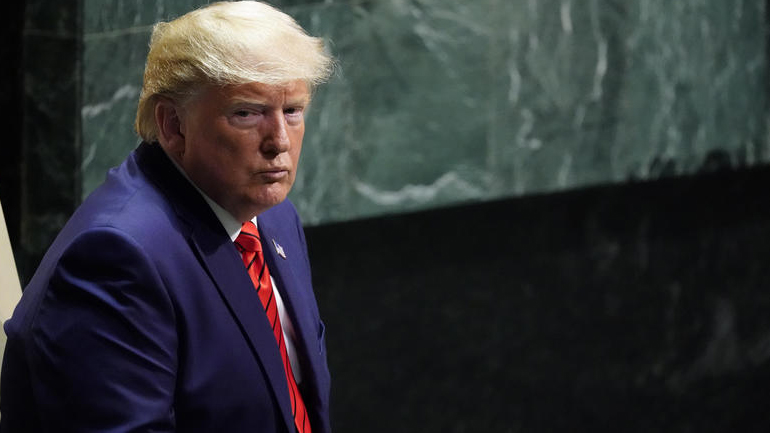 Αρθρογράφος ζητεί δείγμα DNA από τον Τραμπ για να αποδείξει ότι τη βίασε πριν από 24 χρόνια