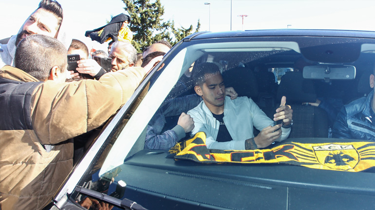 ΑΕΚ: Στην Αθήνα εν μέσω αποθέωσης ο Αραούχο: «Αισθάνομαι σαν να έρχομαι πρώτη φορά, νιώθω το ίδιο ρίγος»