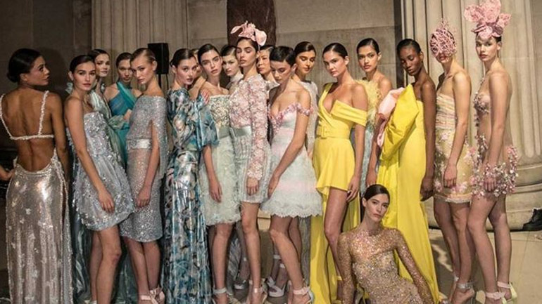 Το λαμπερό show της Celia Kritharioti Couture στο Βρετανικό Μουσείο του Λονδίνου