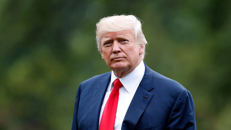 Νέα, πιο εκτενή εκδοχή της ταξιδιωτικής απαγόρευσης για μετανάστες υπέγραψε ο Τραμπ