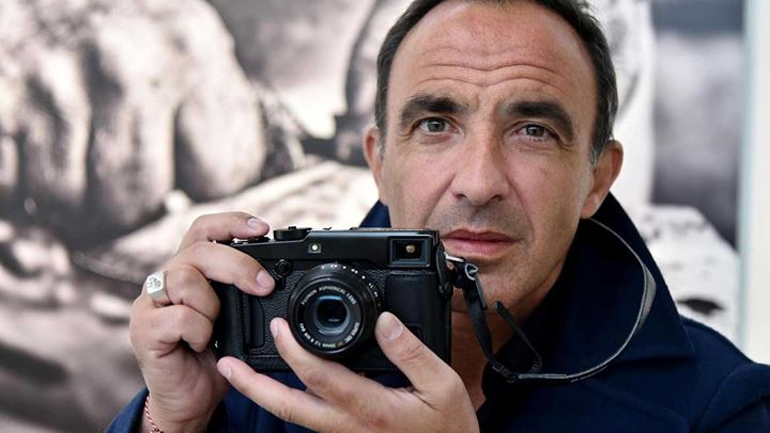 Νίκος Αλιάγας: 10.000 ευρώ πωλήθηκε μία φωτογραφία της κόρης του με τη μητέρα του