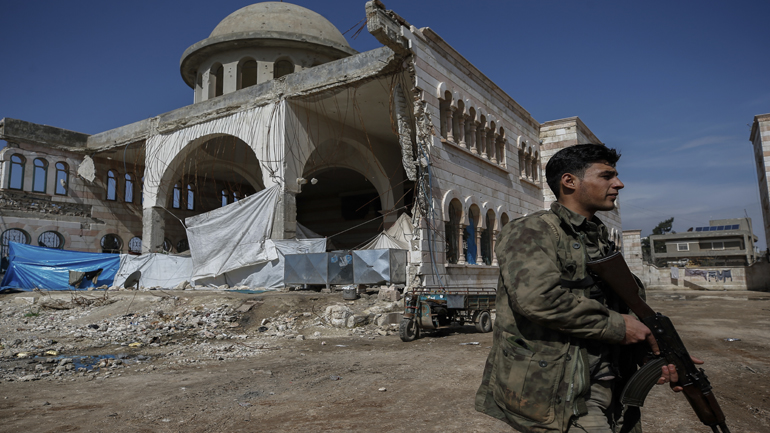 Σύροι αντάρτες υποστηριζόμενοι από την Τουρκία εξαπέλυσαν επίθεση κοντά στο Χαλέπι