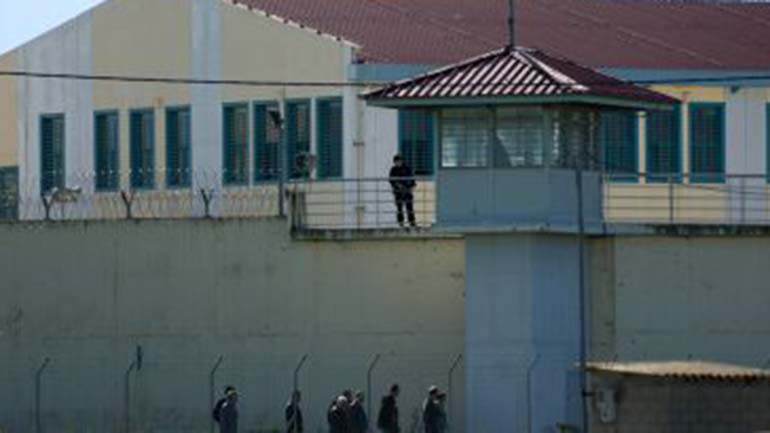 Έρευνα για τα κινητά που έριξαν με drone στις φυλακές Τρικάλων