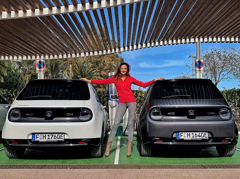 Η Μαρία Ξυτάκη με το νέο ηλεκτρικό μοντέλο της Honda