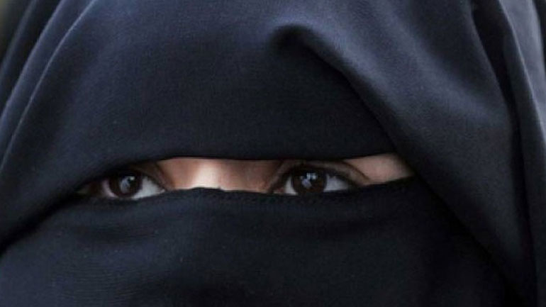 Γερμανία: Επιτράπηκε σε μαθήτρια να πάει στο σχολείο με νικάμπ