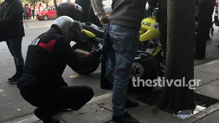 Θεσσαλονίκη: Τον μαχαίρωσε εν μέση οδώ για ένα κινητό