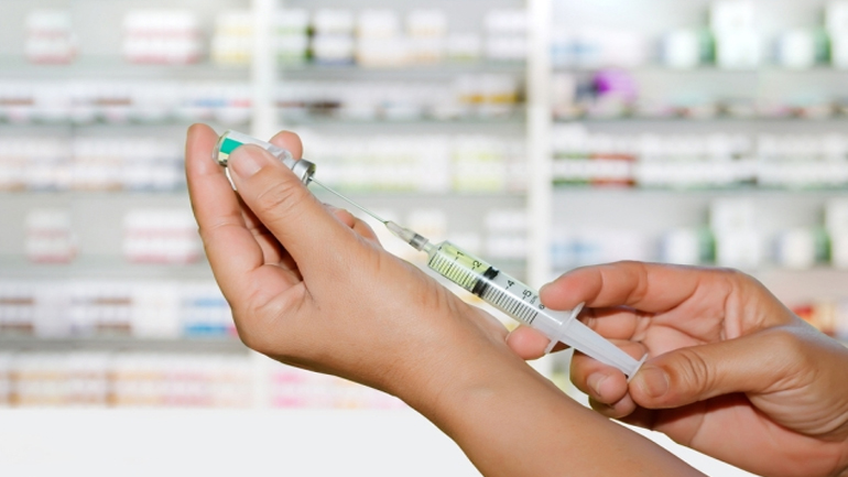 Διαμαρτυρία ΙΣΑ: Μέσω e-learning μαθαίνουν οι φαρμακοποιοί να κάνουν εμβόλια