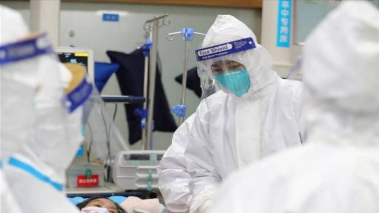 Έκκληση για ιατρικές μάσκες κάνει η Κίνα: Ουρές στα νοσοκομεία