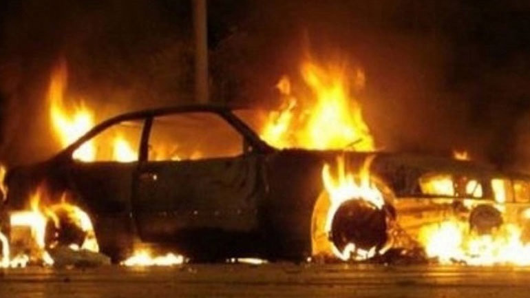 Στις φλόγες δύο οχήματα σε Αθήνα και Θεσσαλονίκη