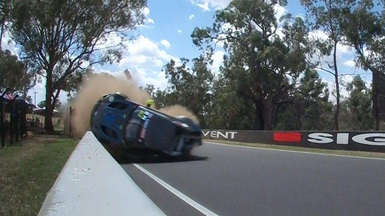 Aston Martin διαλύεται σε αγώνα!