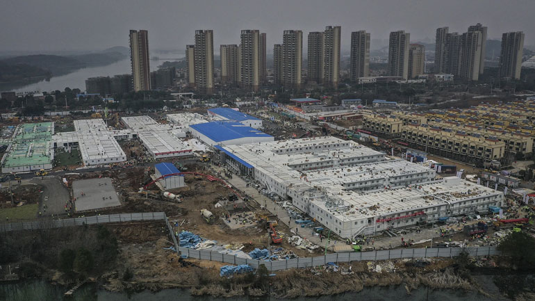 Κίνα: Άρχισε η μεταφορά ασθενών στο νεοσύστατο νοσοκομείο της Ουχάν