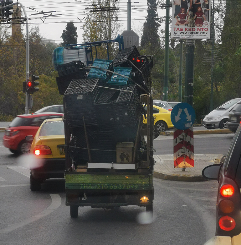 Καθημερινή, επικίνδυνη, εικόνα στους ελληνικούς δρόμους...