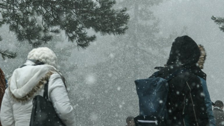 Έκτακτο δελτίο επιδείνωσης του καιρού: Χιόνια, θυελλώδεις ανέμους και καταιγίδες προβλέπει η ΕΜΥ