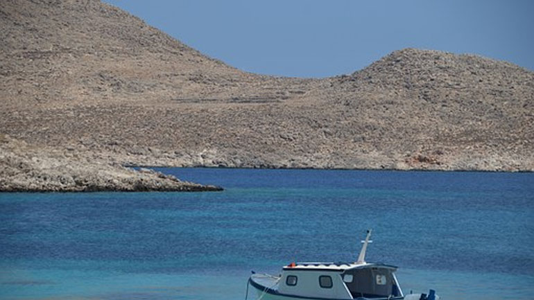 Καθαρισμός της Χάλκης από 2.000 τόνους απορριμμάτων