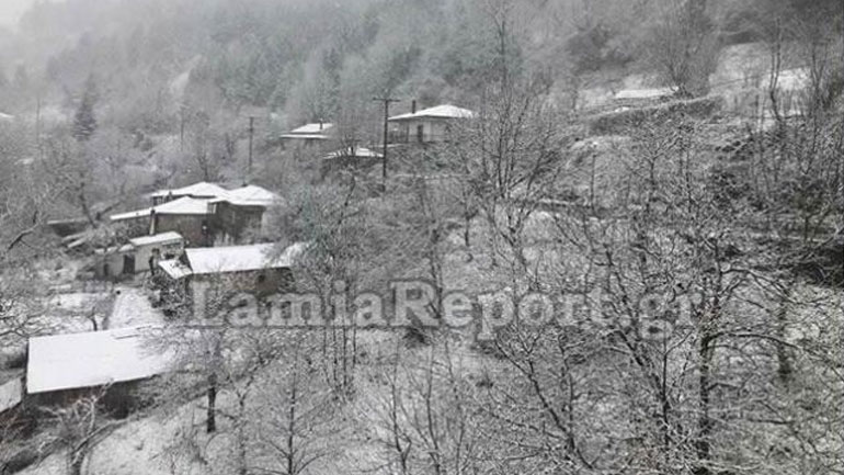 Χιονίζει στη Φθιώτιδα-Με αλυσίδες προς Καρπενήσι