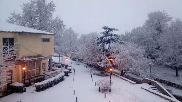 Χιονίζει στα ορεινά των Τρικάλων-Δεν υπάρχουν προβλήματα στις μετακινήσεις