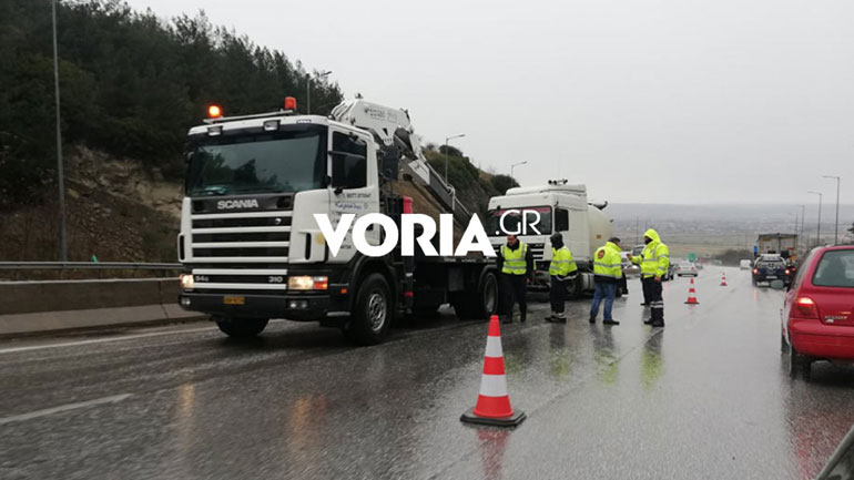 Θεσσαλονίκη: Νταλίκα εξετράπη στο ύψος του Δερβενίου