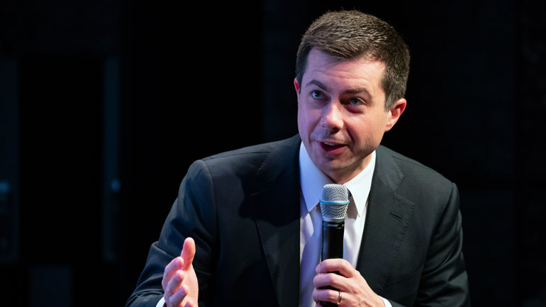 ΗΠΑ: Ο Πιτ Μπούτιτζετζ διατηρεί το προβάδισμά του στις προκριματικές εκλογές των Δημοκρατικών στην Αϊόβα