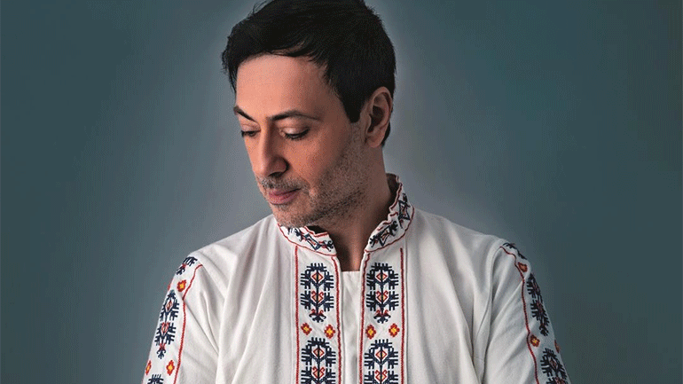 Ο Σταύρος Σιόλας στη μουσική σκηνή Σφίγγα