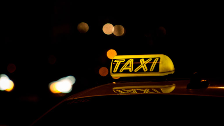 Συνελήφθη οδηγός ταξί στη Θεσσαλονίκη για άσεμνη πράξη σε πελάτισσα