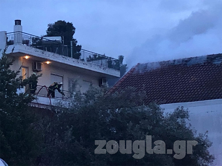 Τιτάνιες οι προσπάθειες των πυροσβεστών να κατασβέσουν την πυρκαγιά