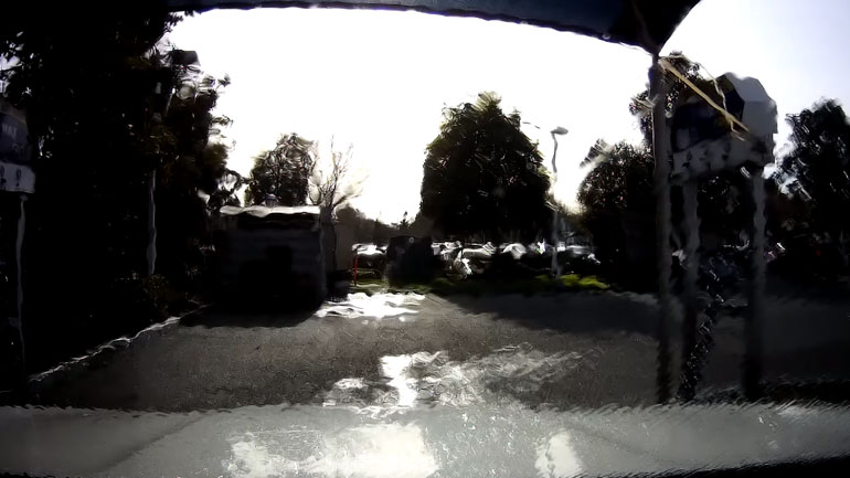 Πήρε σβάρνα έναν φανοστάτη, μία γεννήτρια και μία τουαλέτα