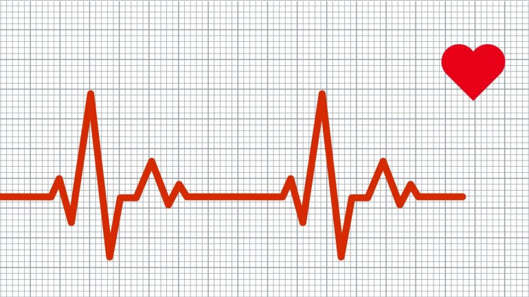 Ο φυσιολογικός καρδιακός ρυθμός ανάπαυσης διαφέρει από άτομο σε άτομο