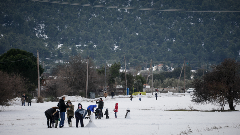 Χιονοπτώσεις κατά τη διάρκεια της νύχτας στη Β. Αττική