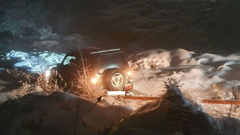 Θεσσαλονίκη: Οδηγός εγκλωβίστηκε λόγω του χιονιά στο Αρδαμέρι – Πολύωρη επιχείρηση διάσωσης