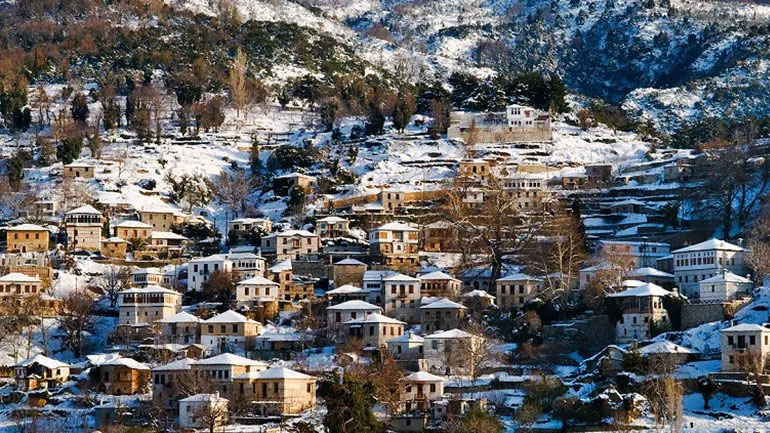 Έντονη χιονόπτωση στο Πήλιο – Μποφόρ στις Σποράδες